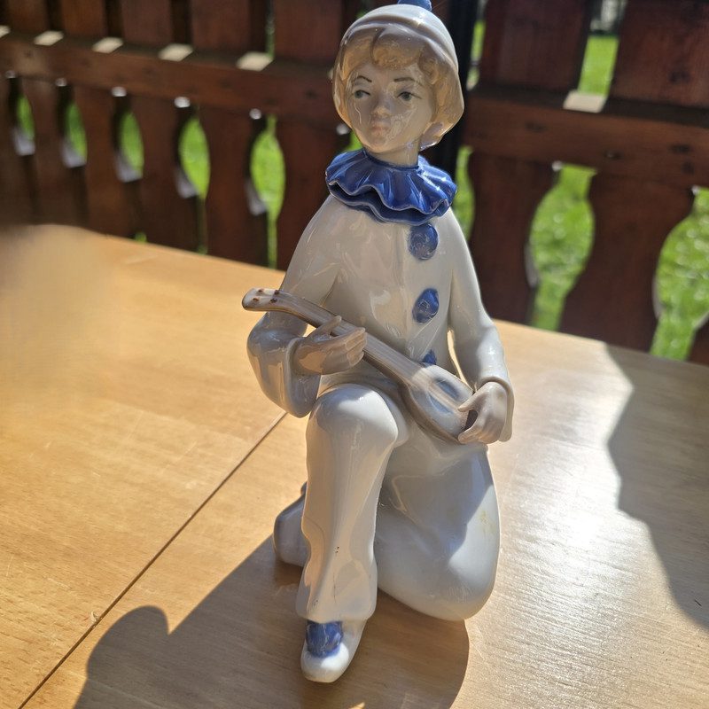 Casades Harlekin Porzellanfigur mit Laute