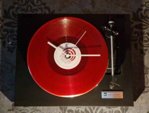 DUAL Turntable-Wanduhr, Custom Vinyl