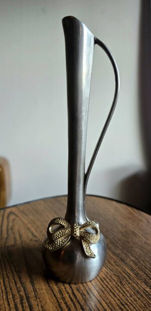 Silberfarbene Mini-Vase mit Schleifenmotiv